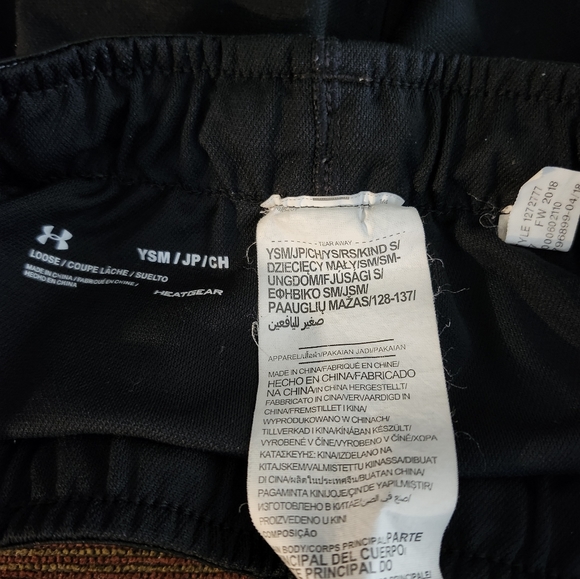 💥3 for $20💥 Youth / Kids Small Black Under Armour Shorts - Picture 5 of 5